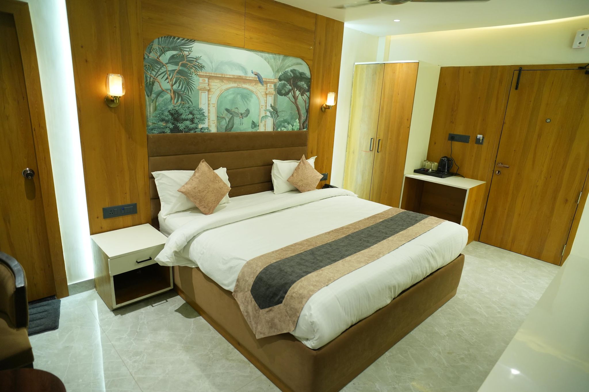DELUXE ROOM