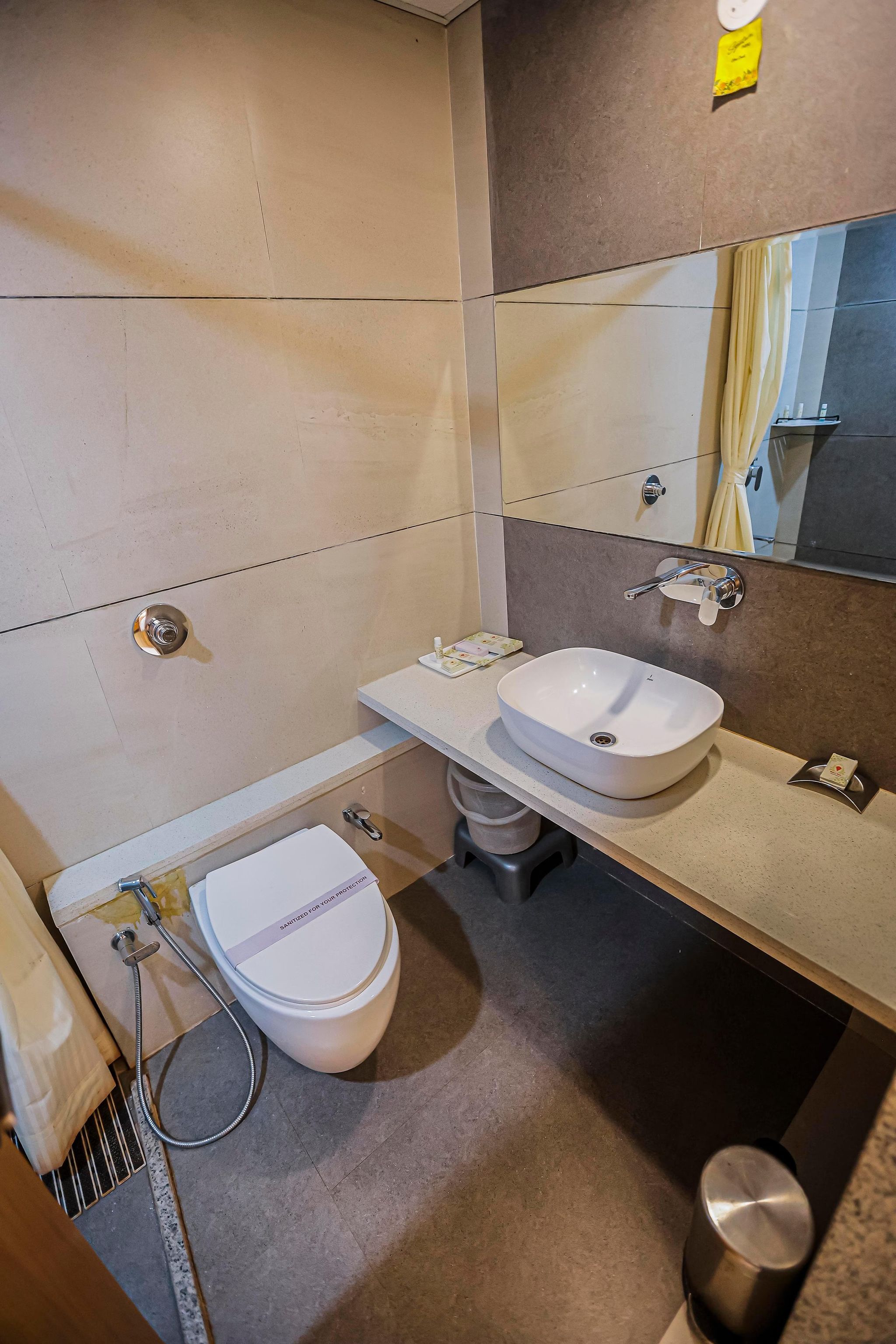 Hotel Mukut Mani Deluxe Room with Balcony 6