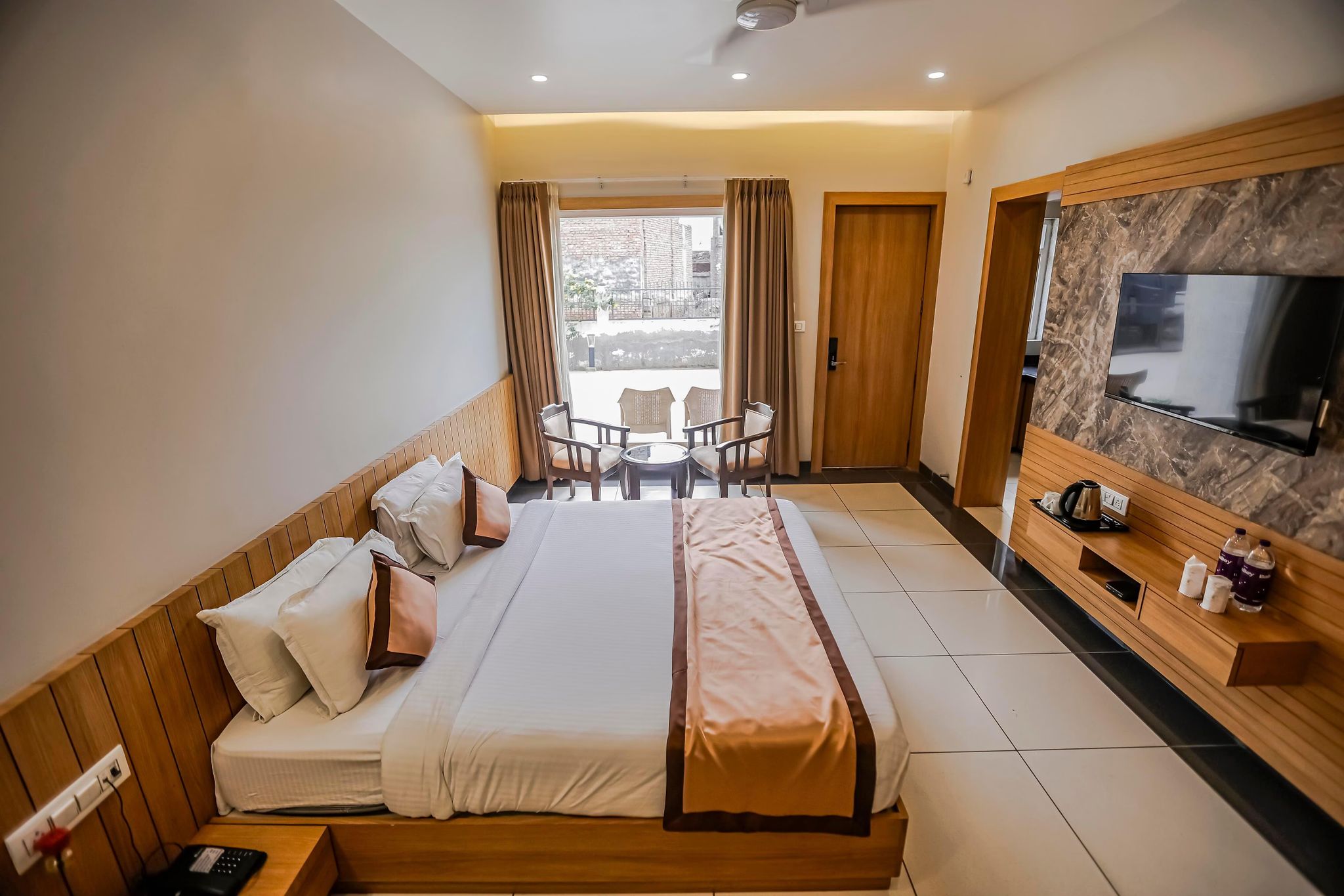 Hotel Mukut Mani Studio Room with Kitchenette 8