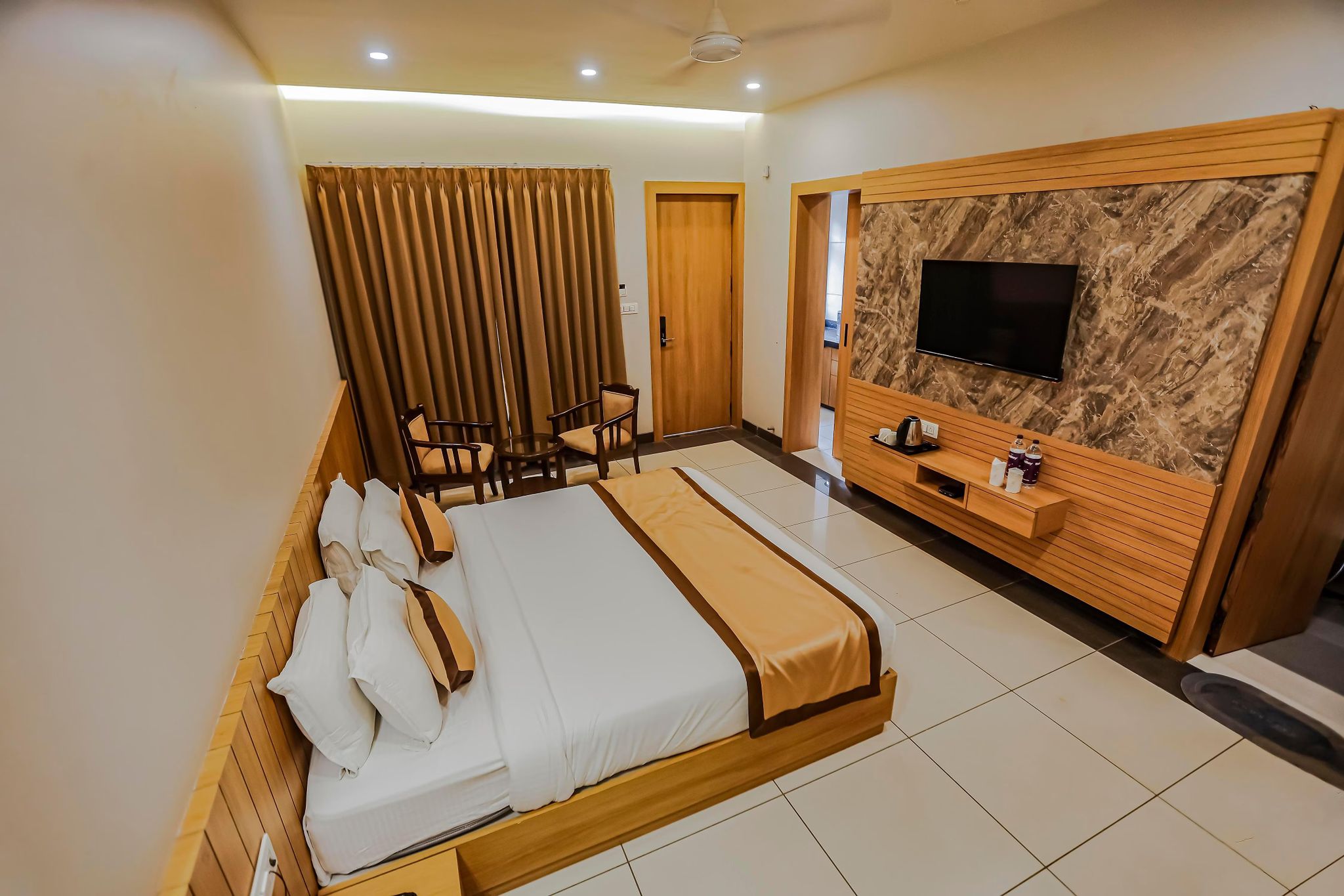 Hotel Mukut Mani Studio Room with Kitchenette 2