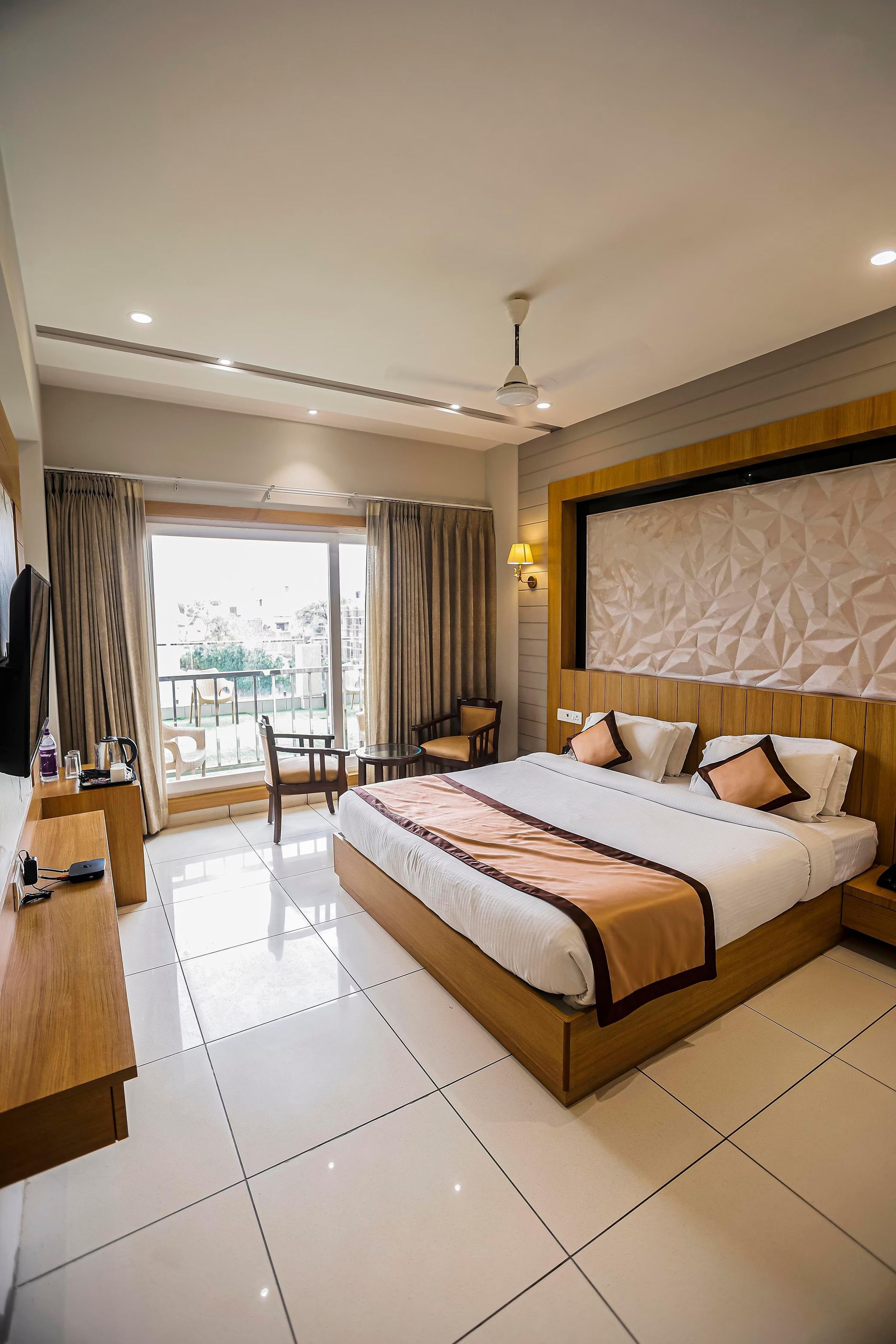 Hotel Mukut Mani Super Deluxe Room with Balcony 4