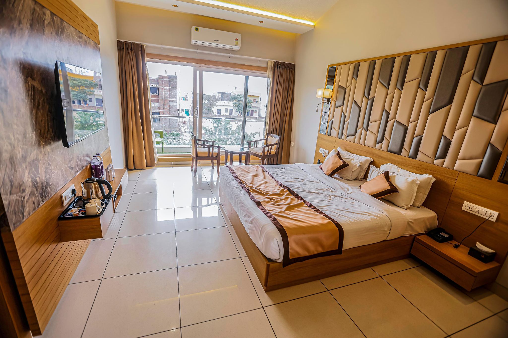 Hotel Mukut Mani Studio Room with Kitchenette 5