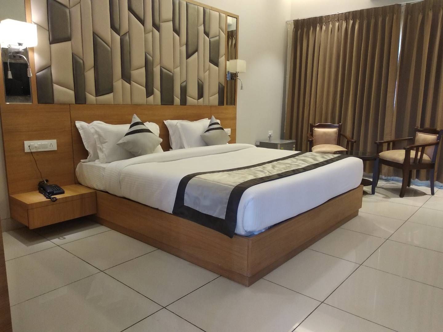 Hotel Mukut Mani Deluxe Room with Balcony