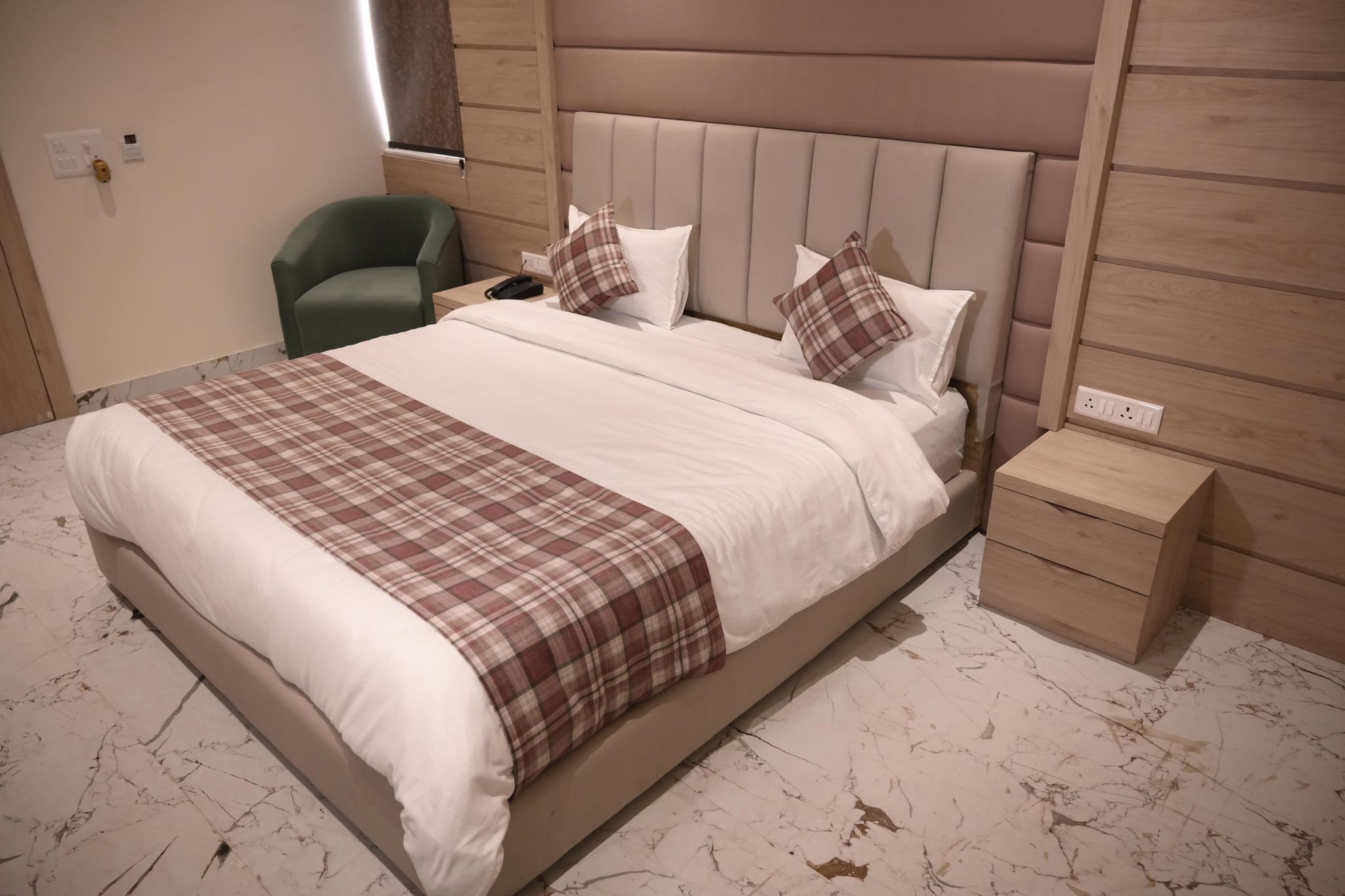 Hotel Shalom Deluxe Room 2