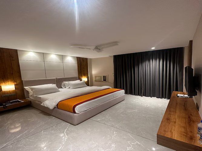 Luxury Executive Suite 1 Double Bed Room And 1 Twin Beds Room 4 Pax