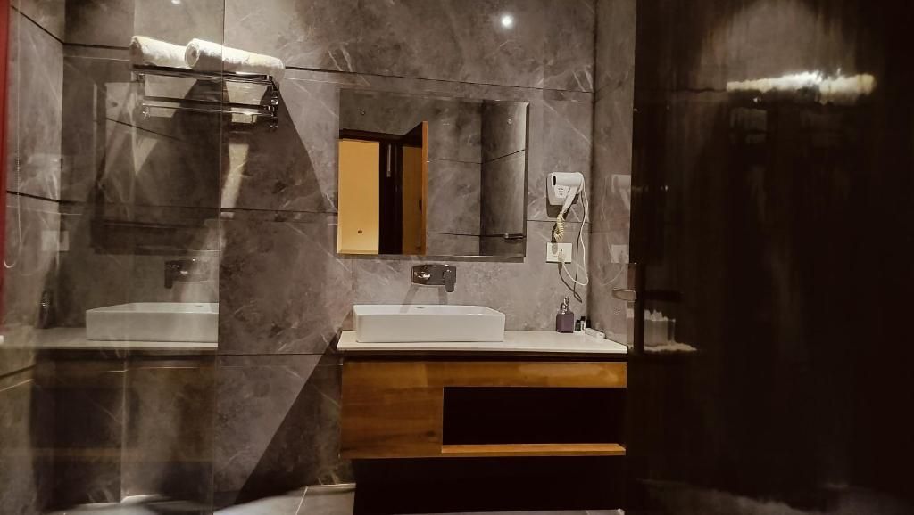 Super Deluxe Room With Bathtub