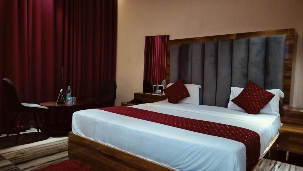 Super Deluxe Room With Bathtub