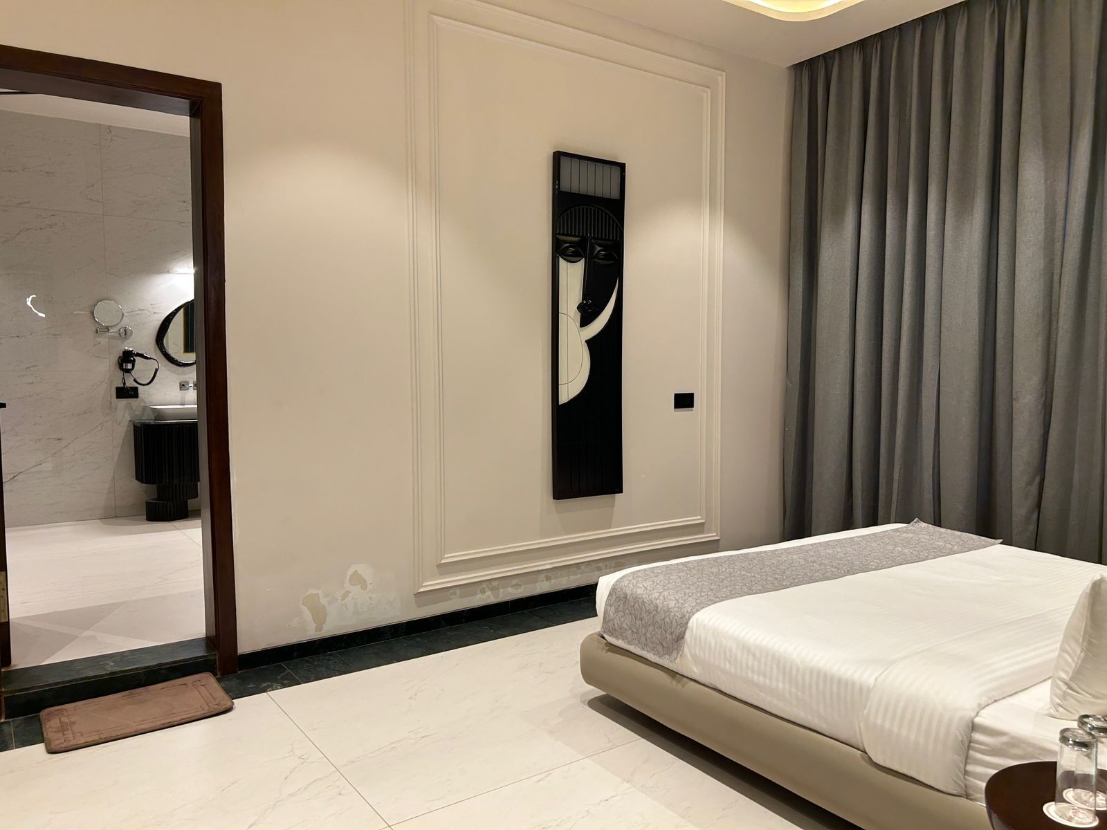 OMAYA SUITES Executive Suite King Bed City View Balcony