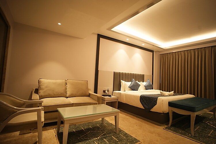 SUITE ROOM