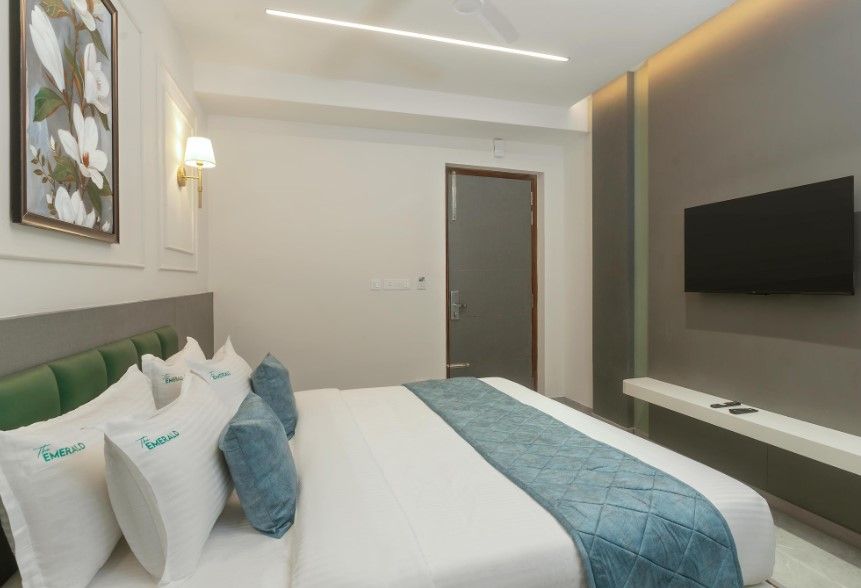 The Emerald Standard Room 2