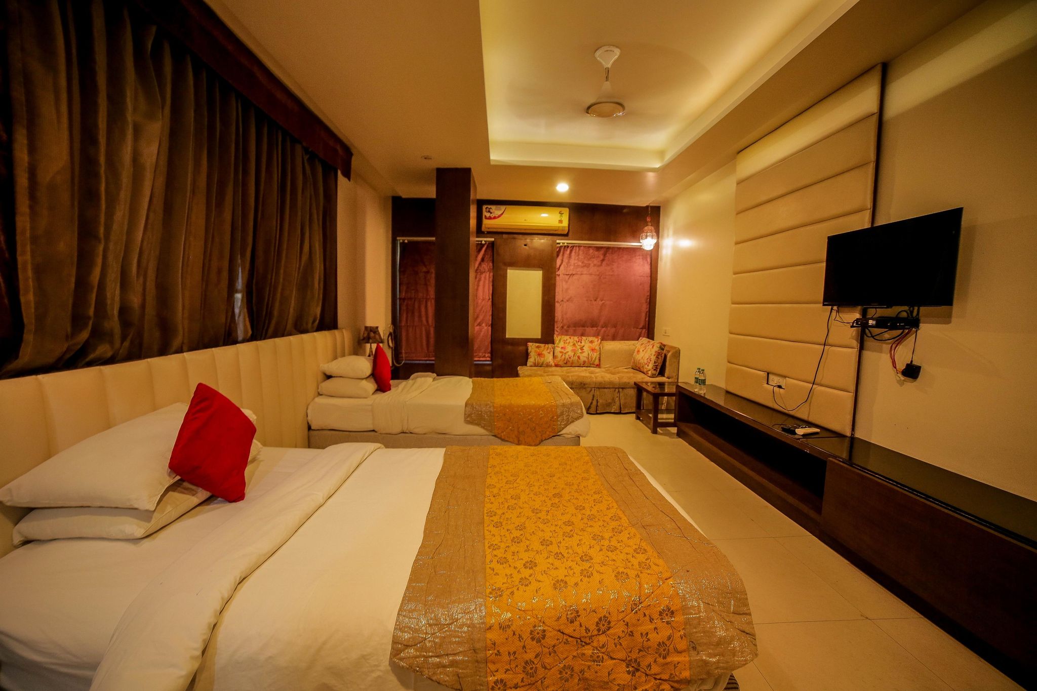 Hotel Mk vivanta Deluxe Room 5