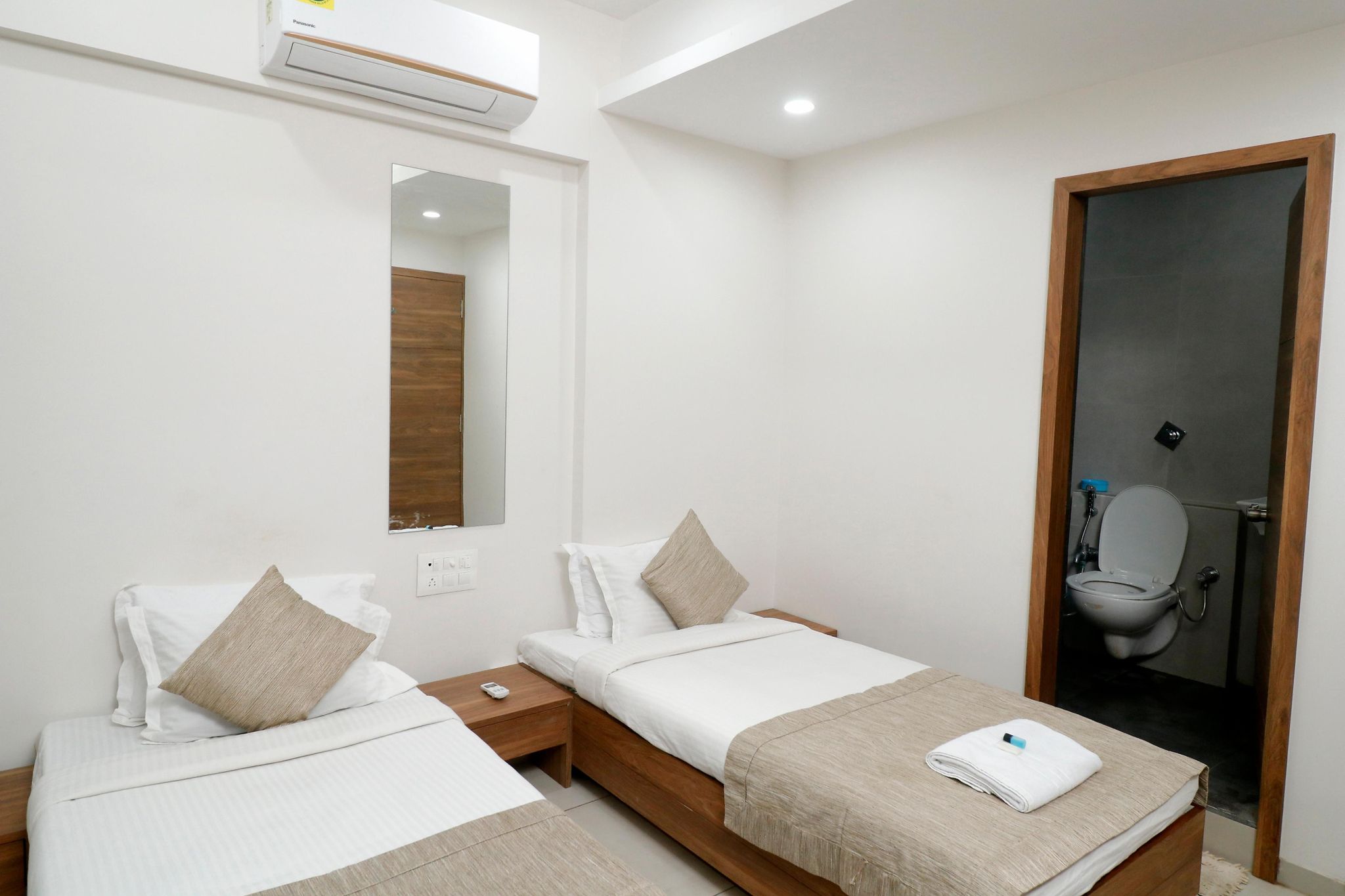 Hotel Sahaj Residency TWIN BED ROOM WITH FREE WIFI 2