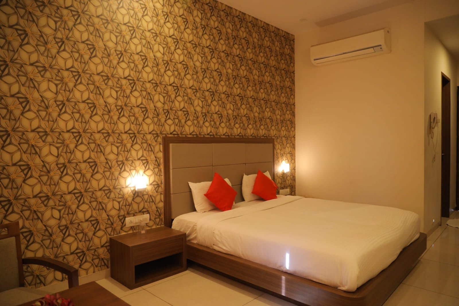 Rajdeep Hotel Chotila EXECUTIVE ROOM