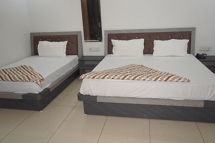 Hotel Shekhawati Resort Luxury Triple Room 5