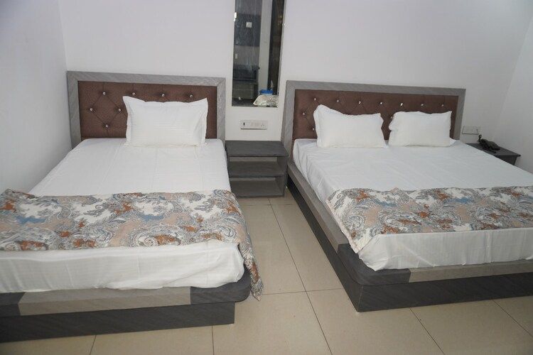 Hotel Shekhawati Resort Luxury Triple Room 4