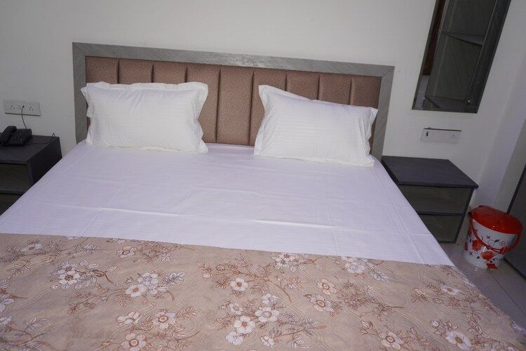 Hotel Shekhawati Resort Deluxe Double Bed 6