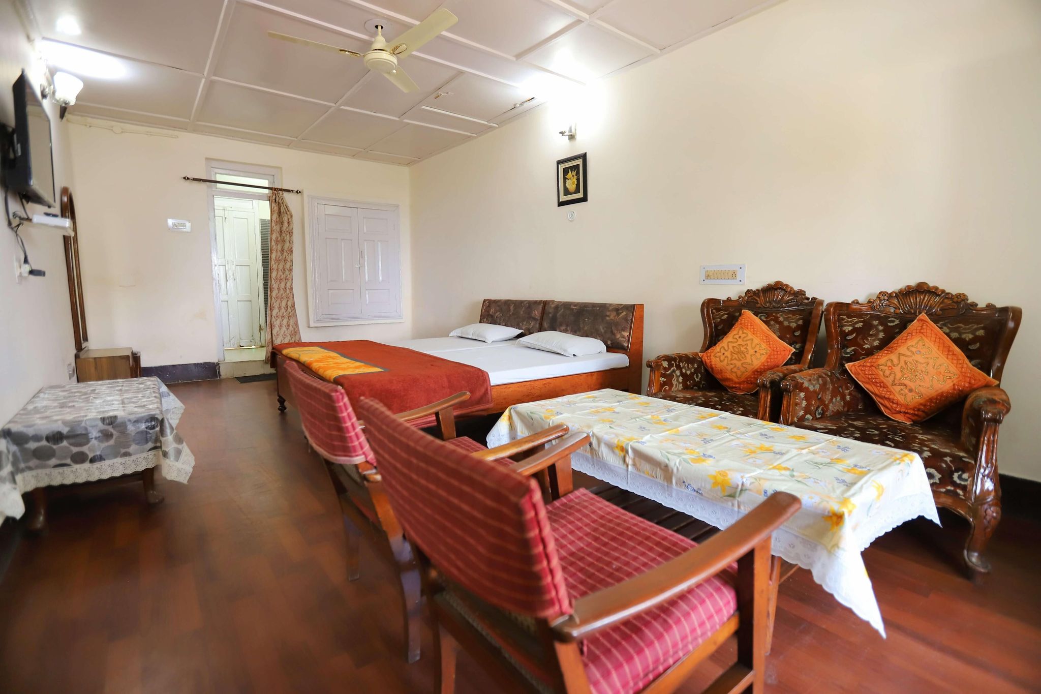 Hotel Rajdeep Deluxe Room with AC 2