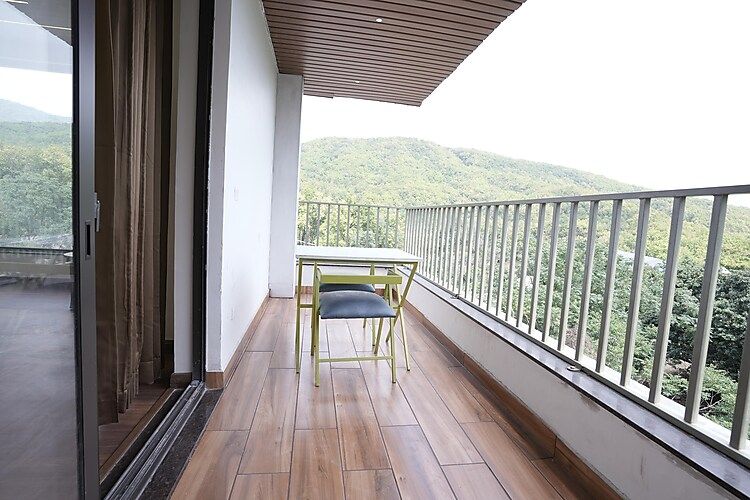 Mist Luxe Horizon with Balcony