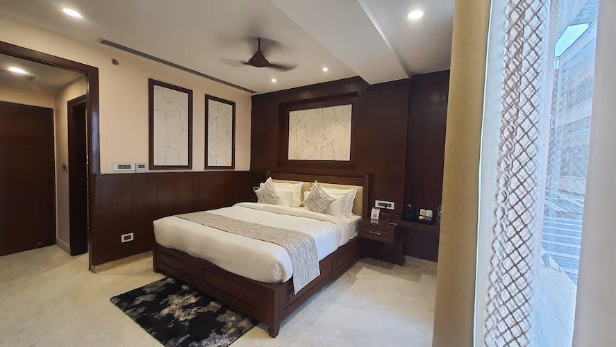 Hotel YKM Crown Premium Room