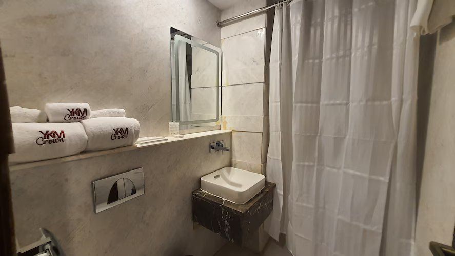 Hotel YKM Crown Premium Room 5