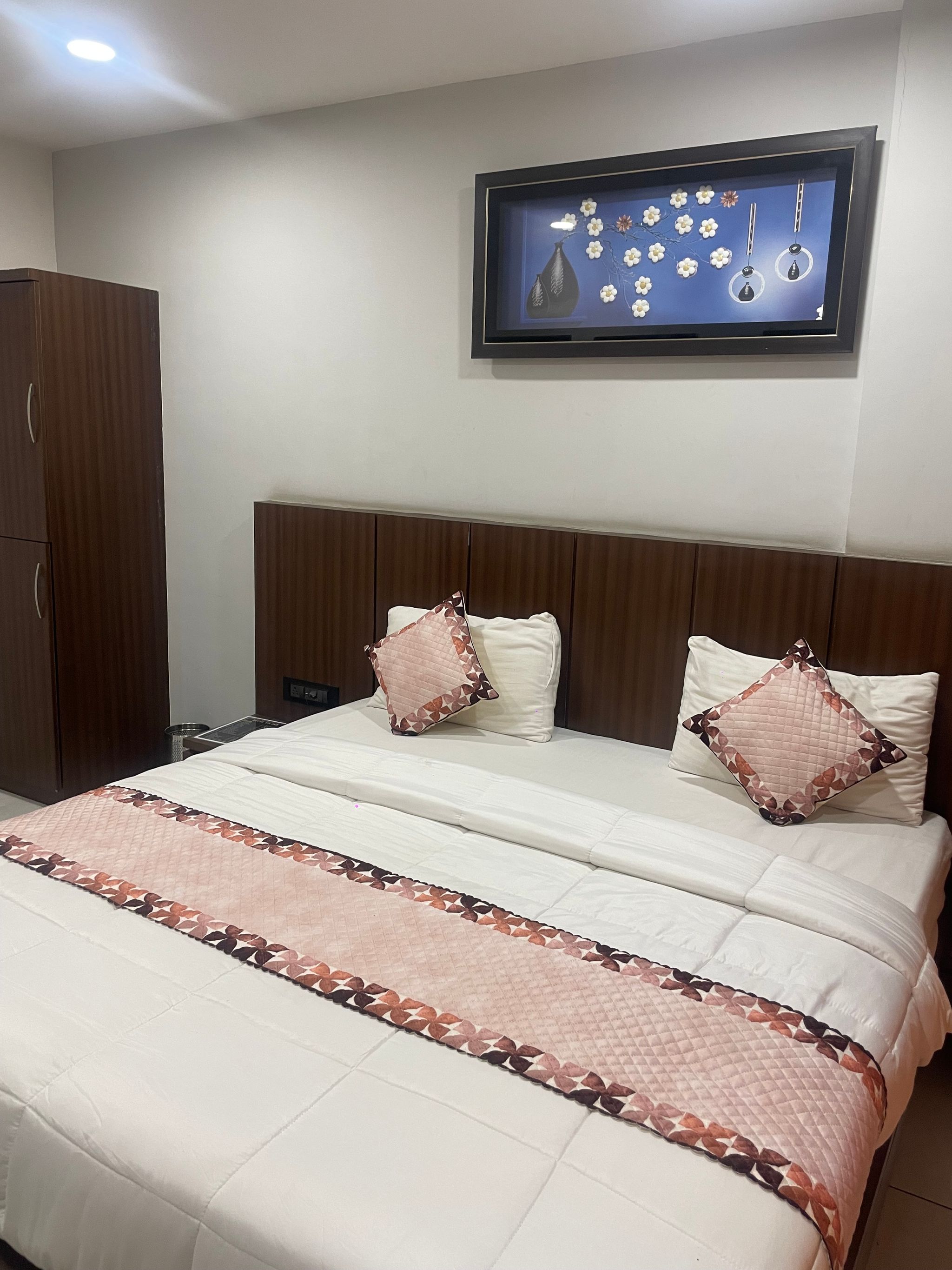 HOTEL VR INN DELUXE ROOM 2