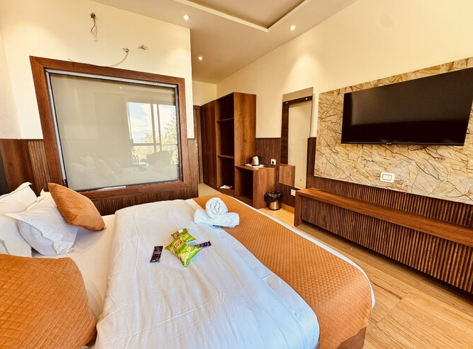 HOTEL SKY HEAVEN DALHOUSIE Deluxe Room with balcony - Forest View 2
