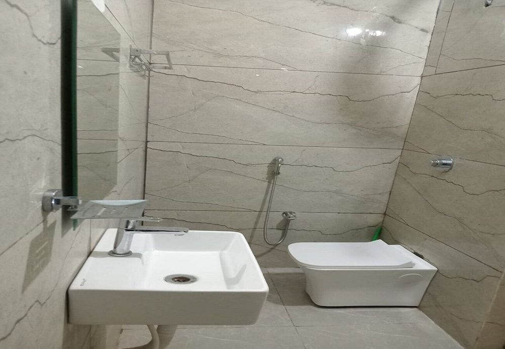 Grand Inn Deluxe Double Room 7