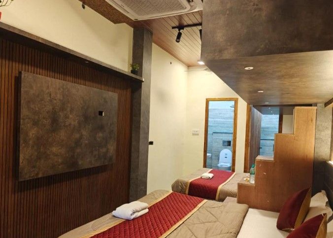 Grand Inn Deluxe Double Room 8