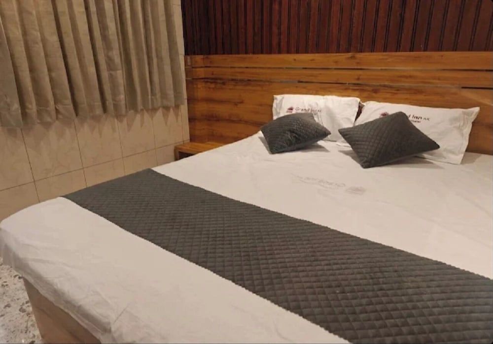 Grand Inn Deluxe Double Room