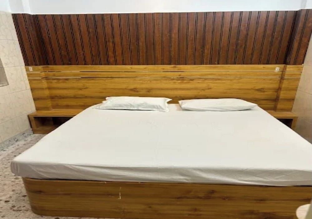 Grand Inn Deluxe Double Room 3