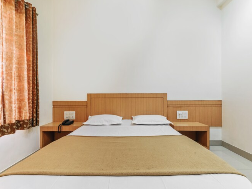 Deluxe Double Bed AC Room