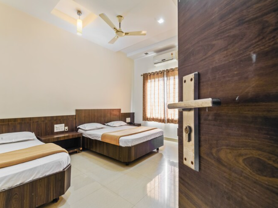 Deluxe 3 Bed AC Room