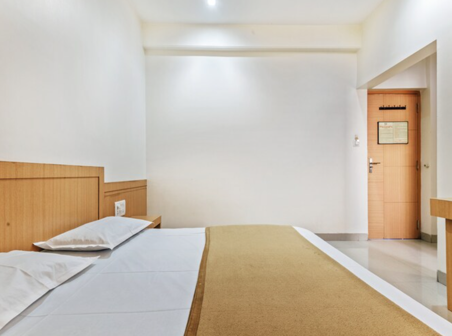 Deluxe Double Bed AC Room