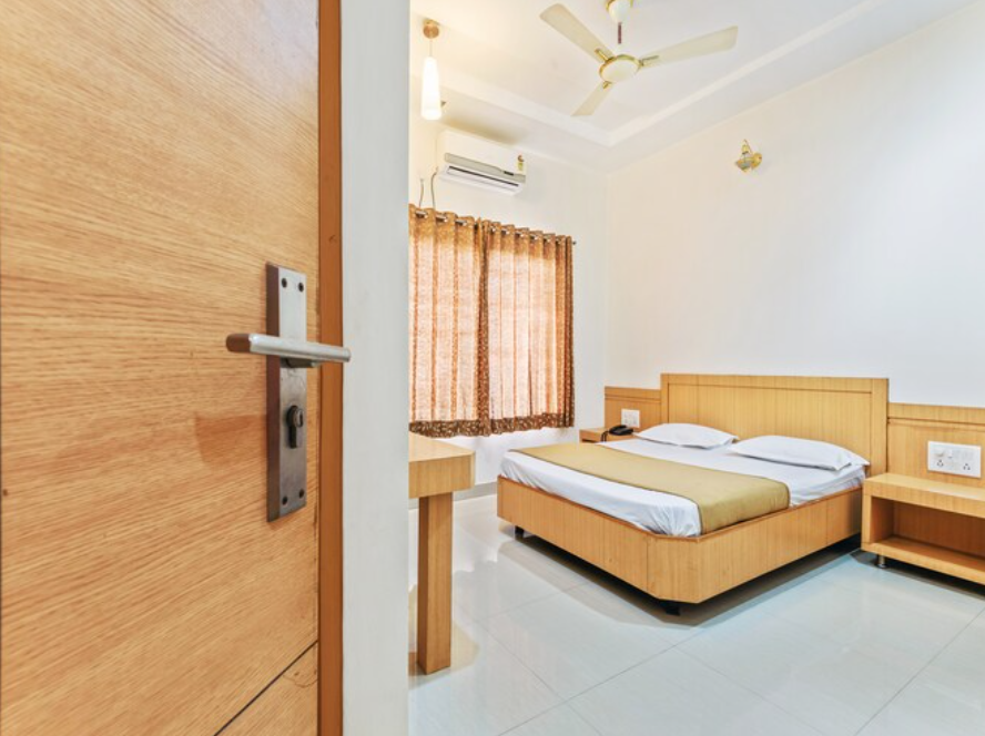 Deluxe Double Bed AC Room