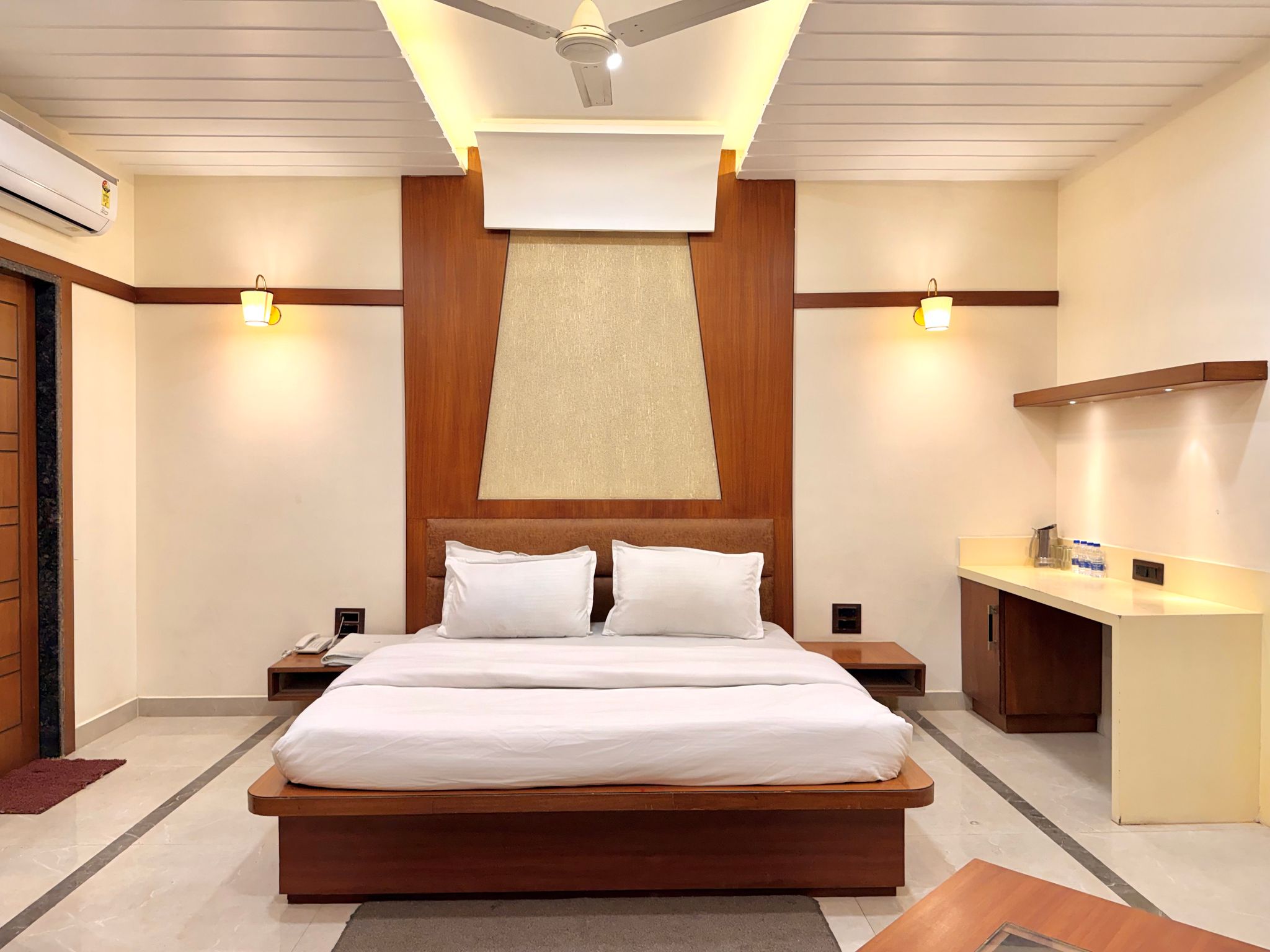 Krishnam Resort Deluxe room 3