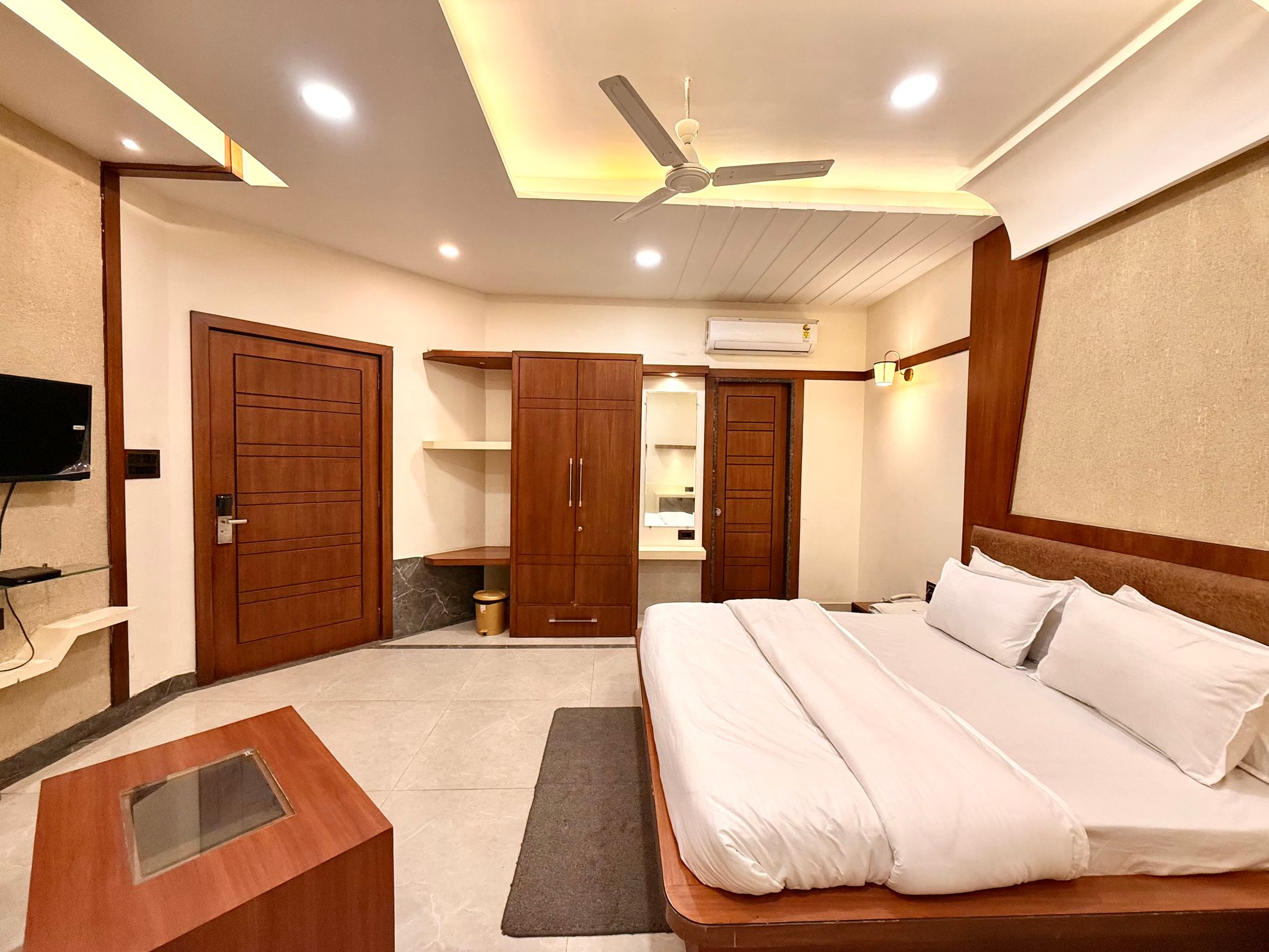 Krishnam Resort Deluxe room 2