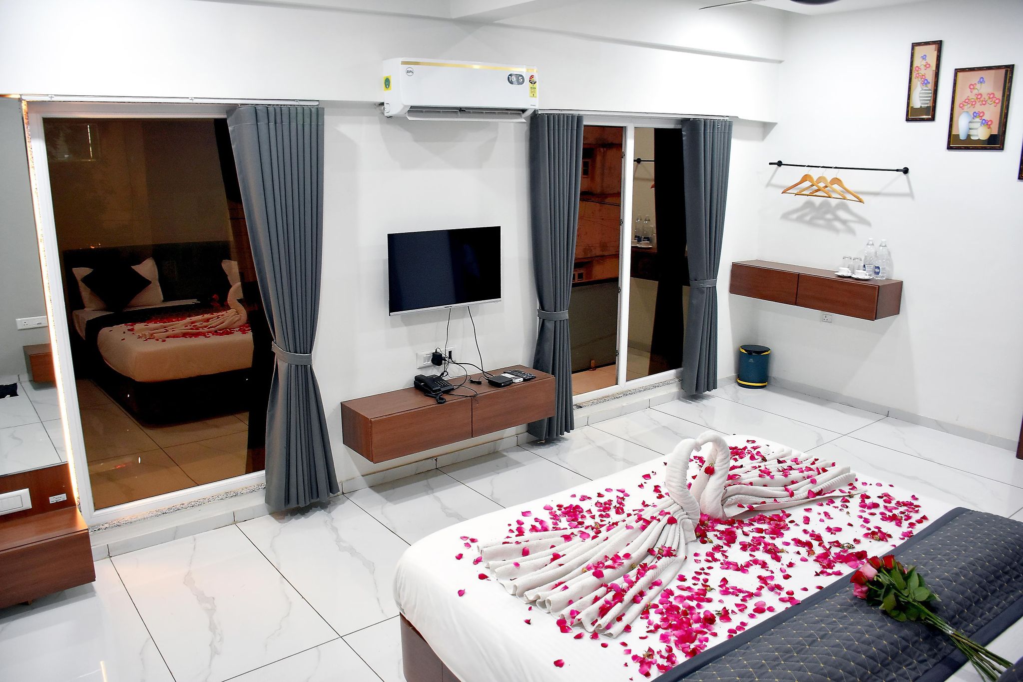 Hotel The Infinity Suits Room 6