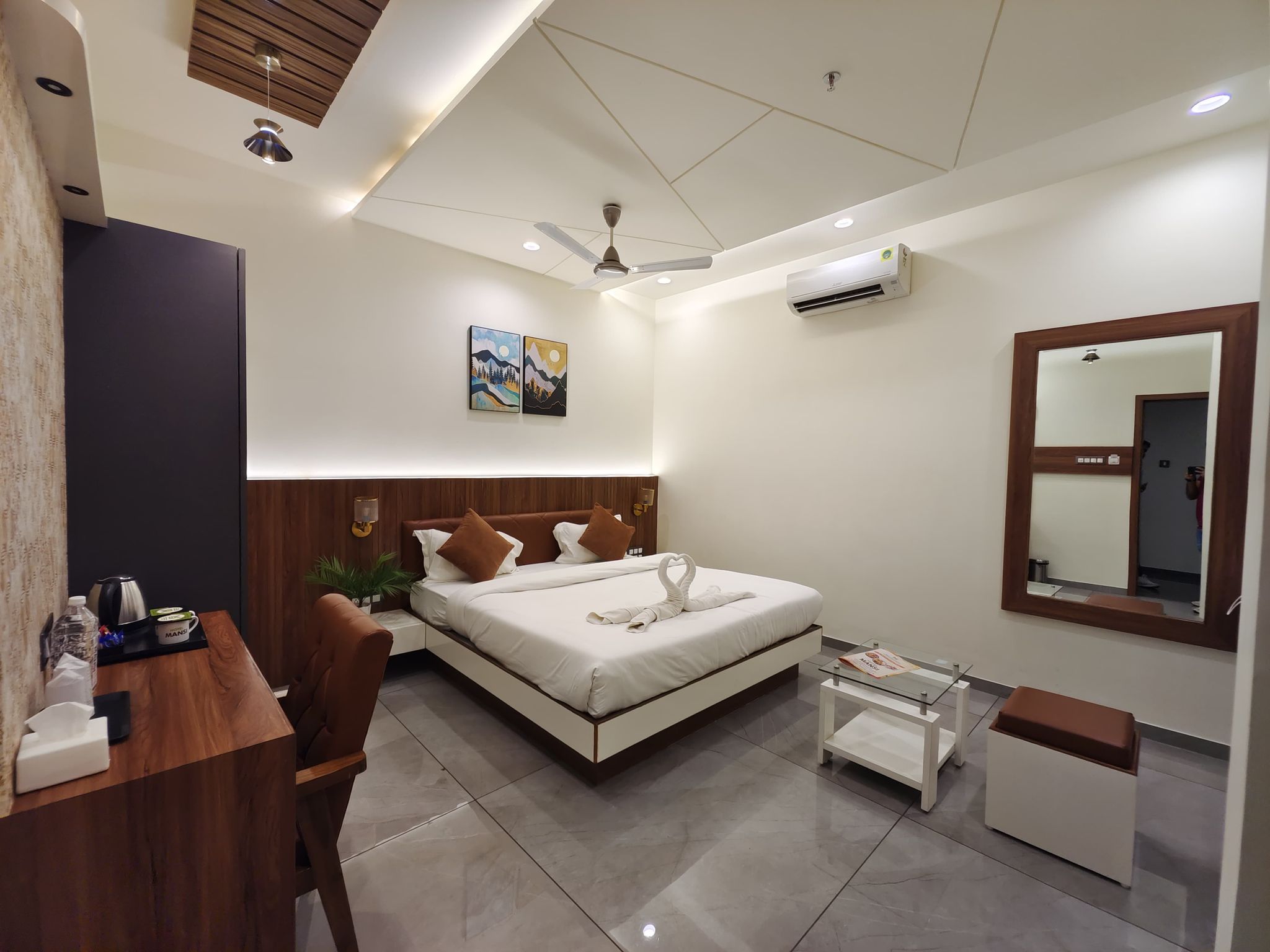 Hotel Mansi Jamnagar DELUXE ROOM