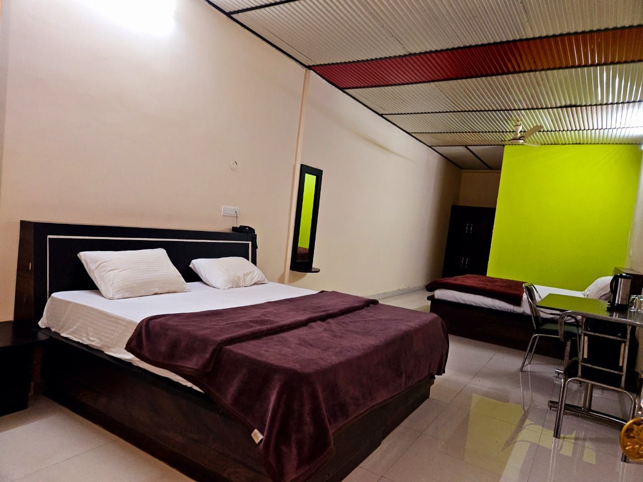 SONI HOTEL AND RESTAURANT Deluxe Room 2