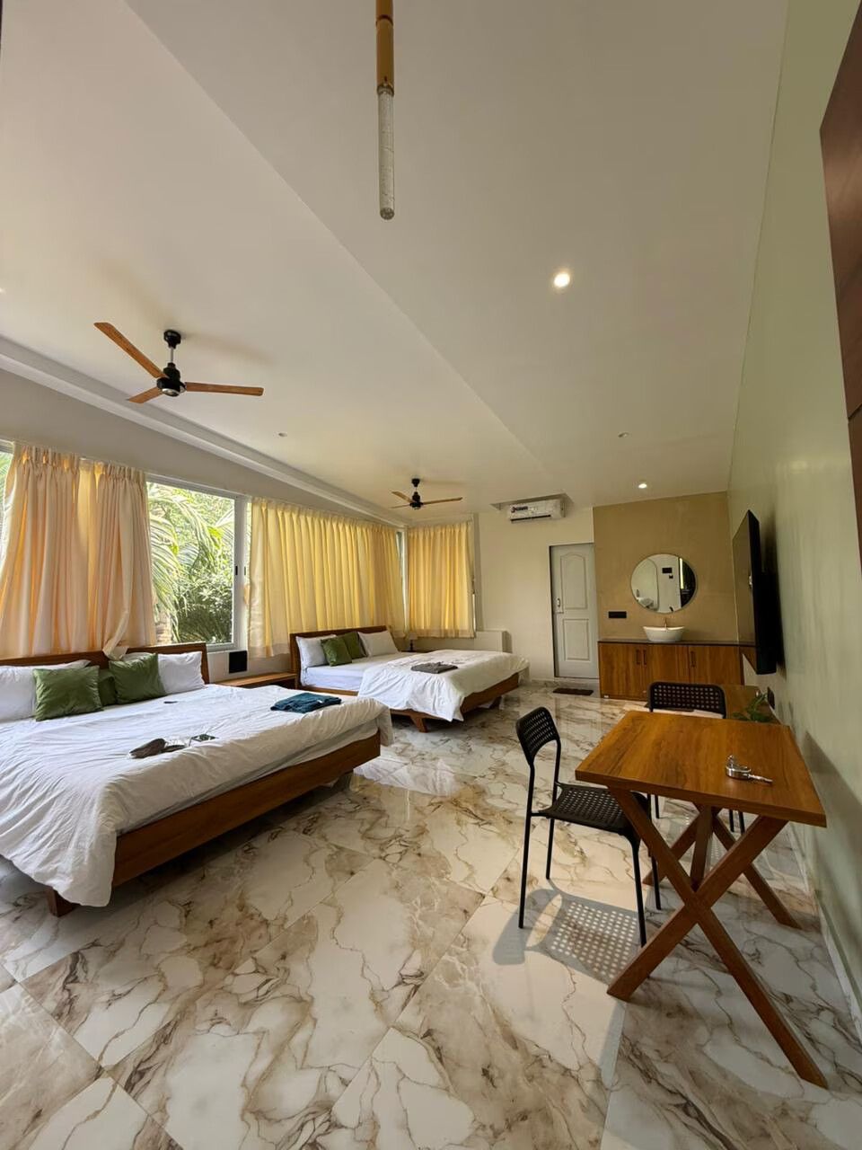 Deluxe cozy couple room