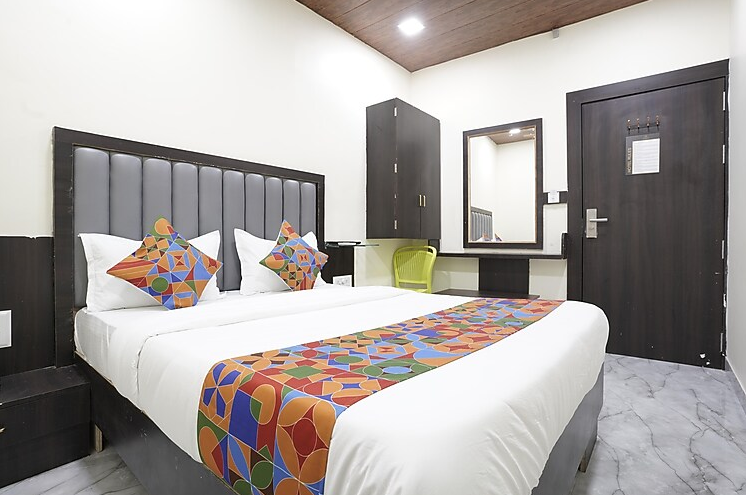 The Gulshan Grand Deluxe Room 4