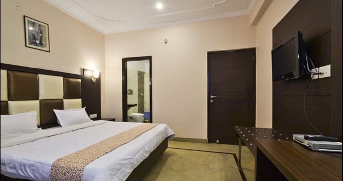 Hotel Paramount Deluxe Room 3