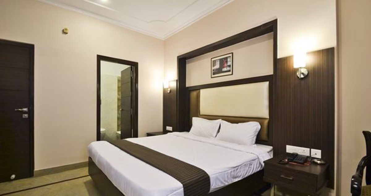 Hotel Paramount Deluxe Room 2