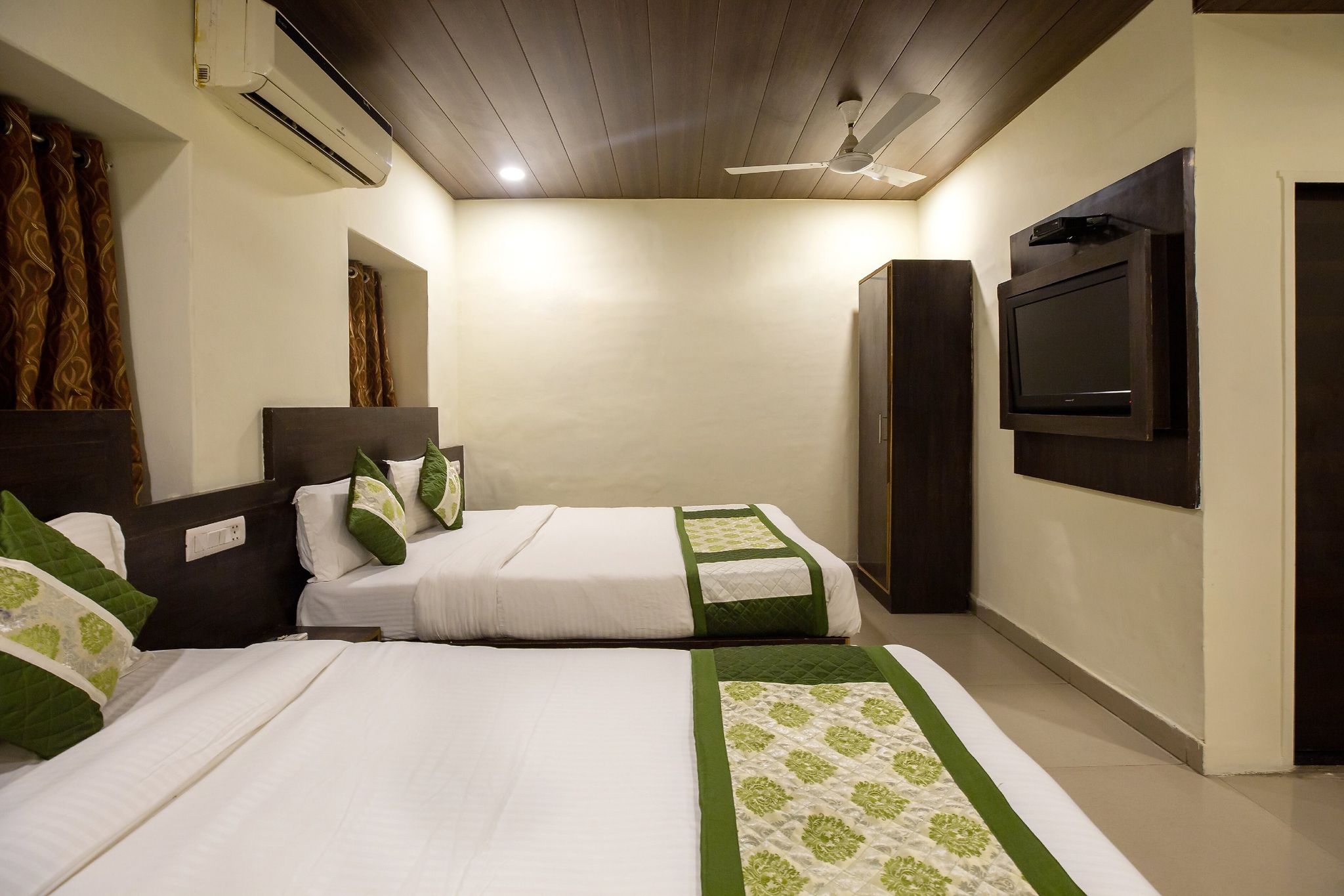 Deluxe AC room