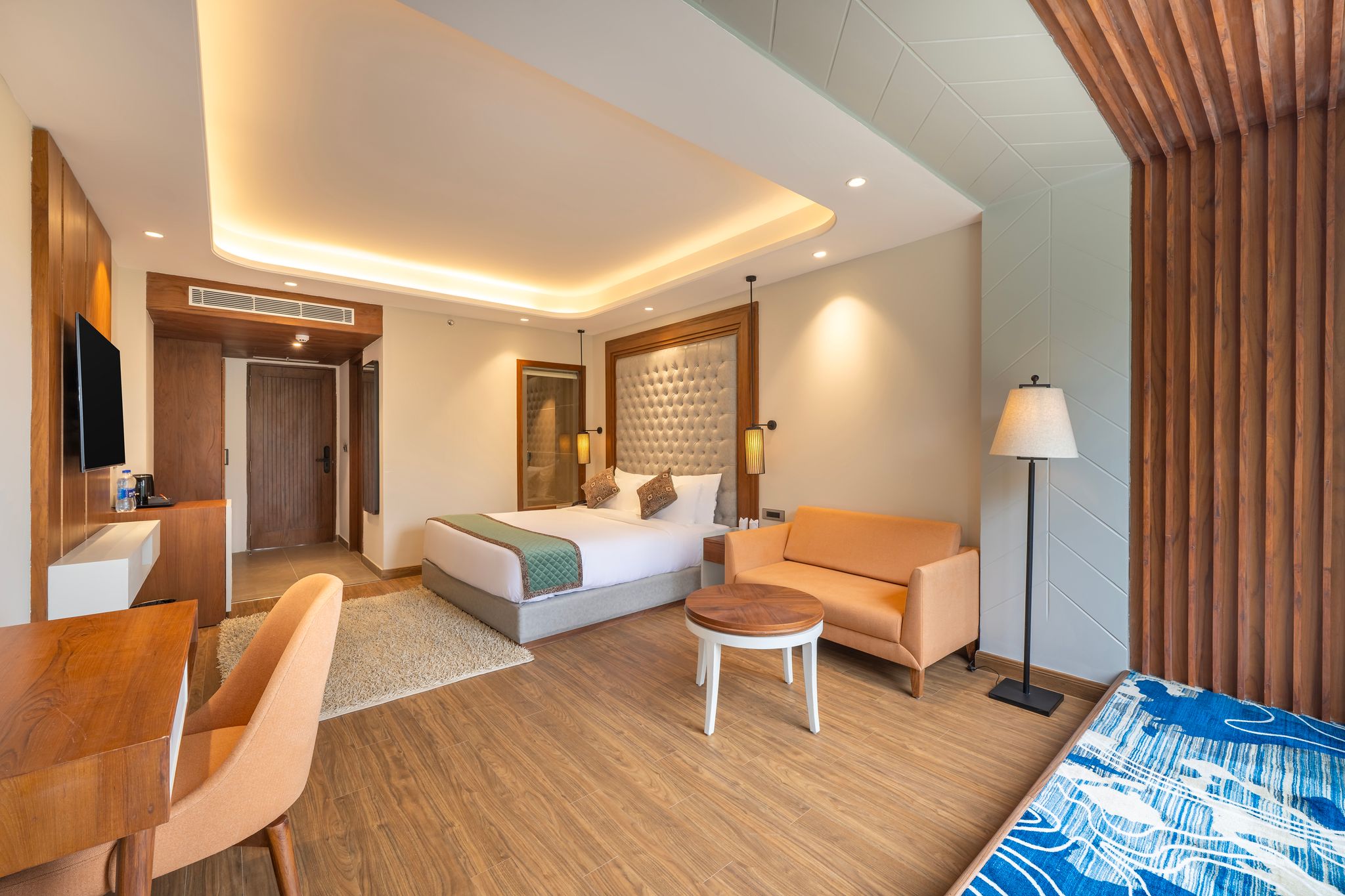 Panoramic View Room with Bay Window