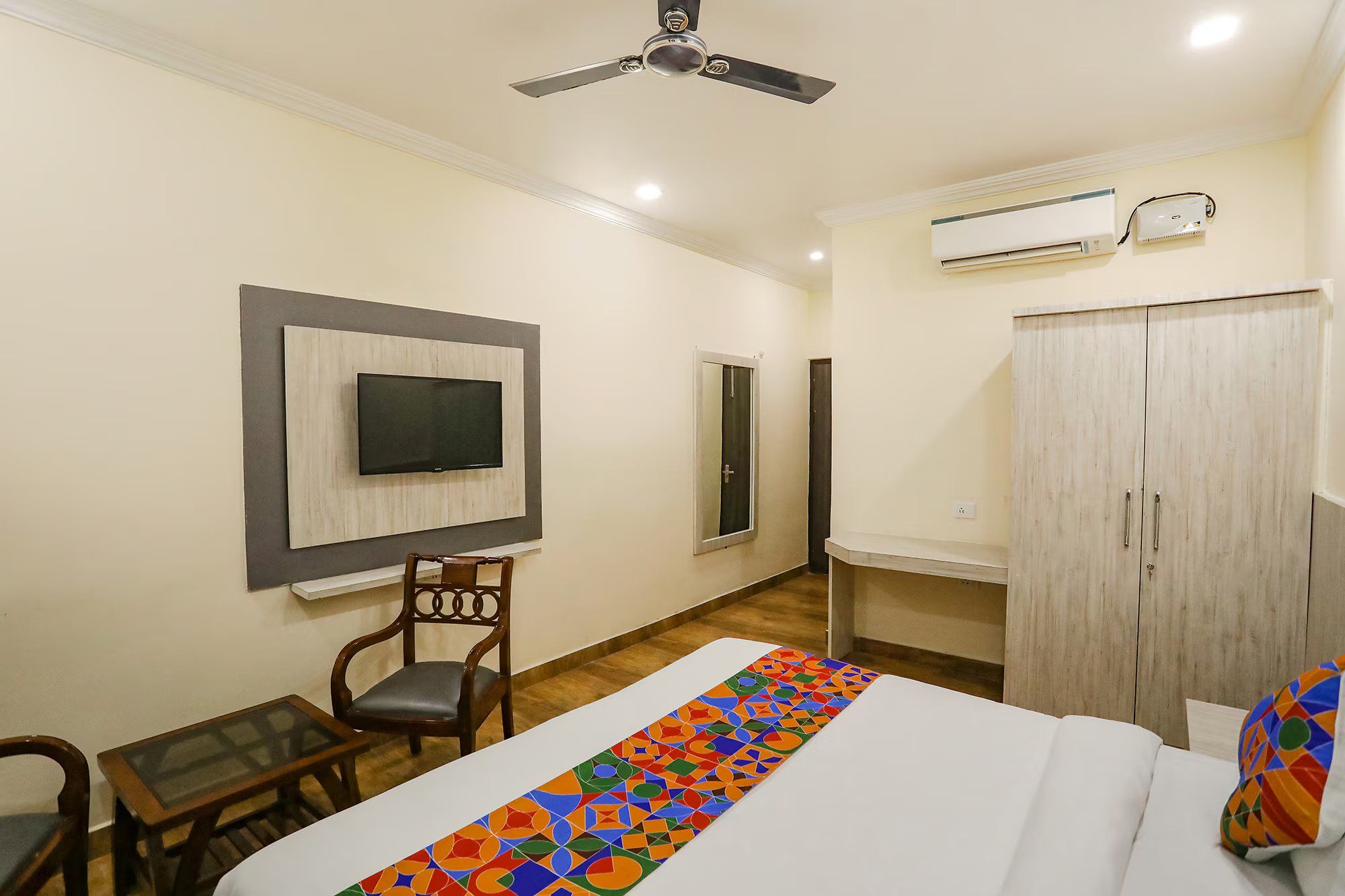 Rrooms Hotel Trijal Inn Premium Room 5