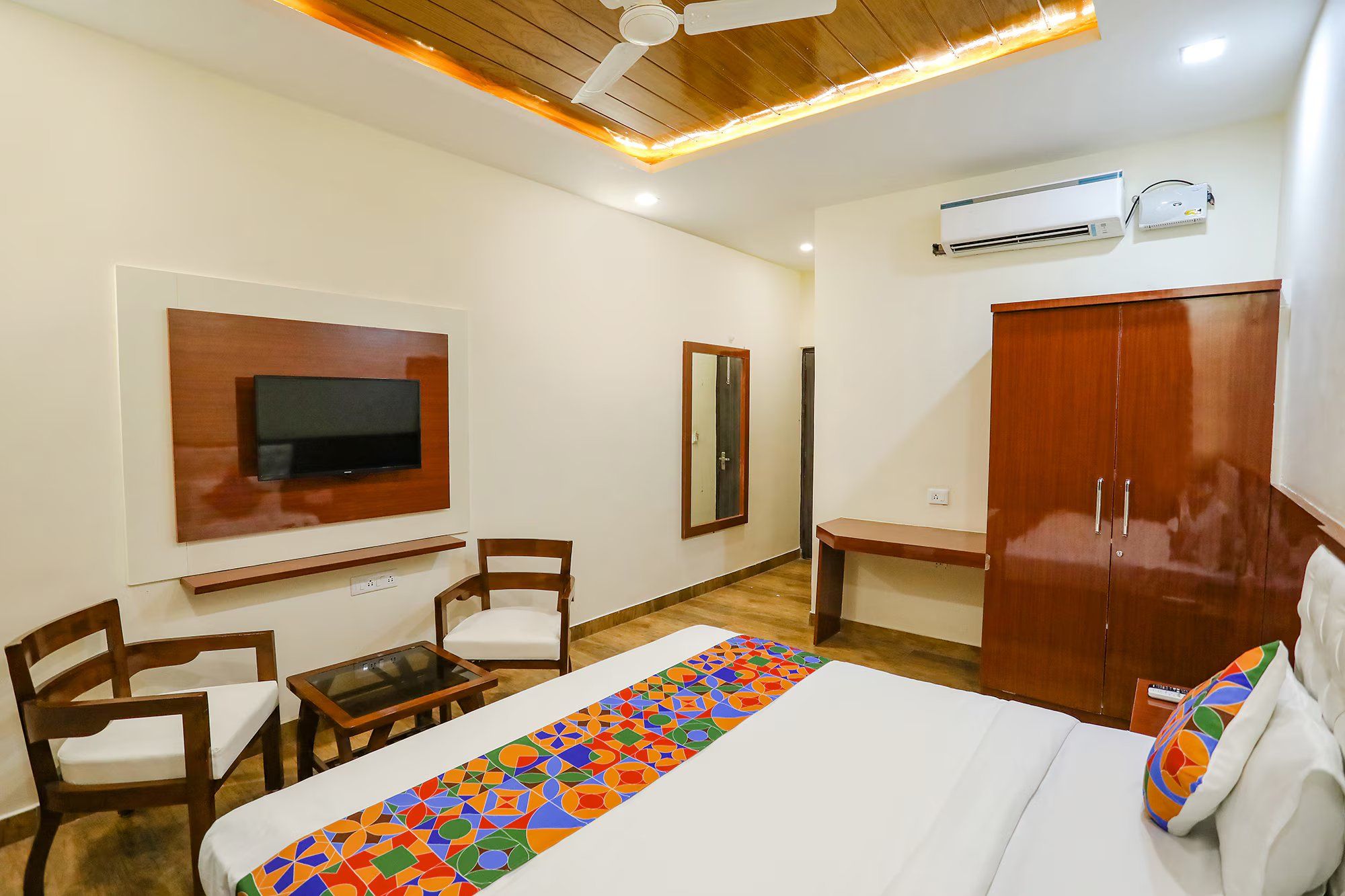 Rrooms Hotel Trijal Inn Premium Room 3