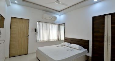 Sai Hotel, Navsari Deluxe Room 	 2
