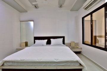 Sai Hotel, Navsari Deluxe Room 	 5