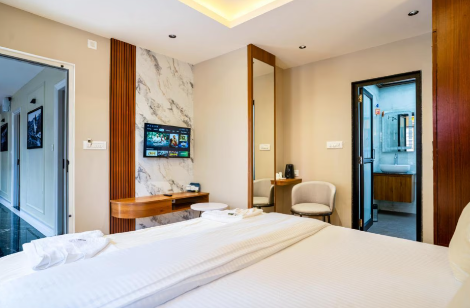 Super Deluxe King Bed Room with City View